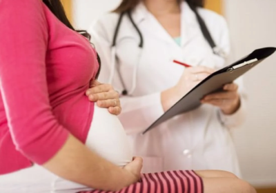 Obstetrician vs Midwife: Choosing What’s Best for You